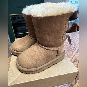 Toddler Bailey bow Uggs. Excellent condition, only worn a few times.